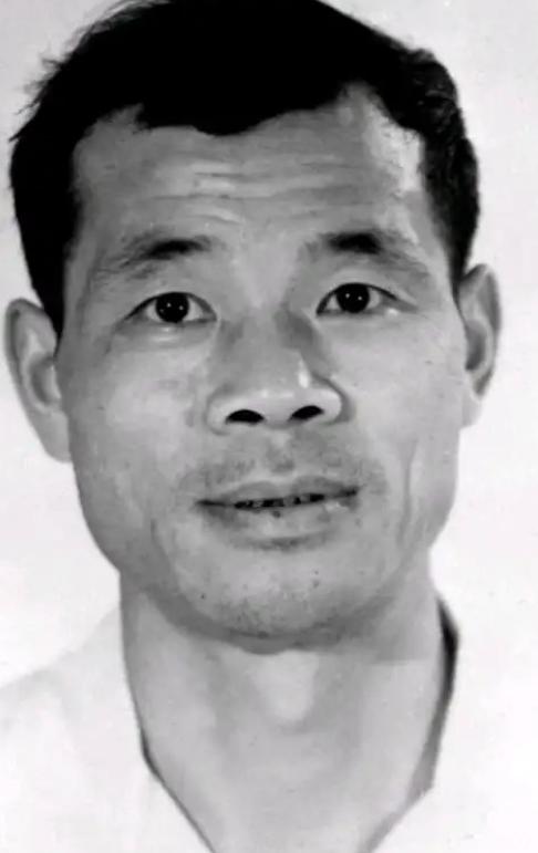 1982年6月16日，医生根据罗健夫的遗愿剖开了他的遗体，发现他全身都布满了癌肿