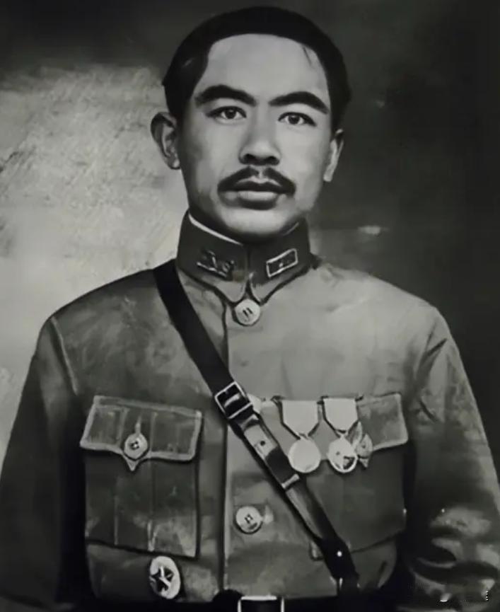 1944年，盛世才离开了新疆到重庆赴任的途中，一家人在途经宝鸡稍作停留时，儿子外