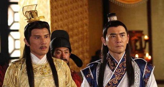 太子杨勇被废后，经常爬到树上朝着皇宫的方向大喊：“父皇，我冤枉！”一天，皇帝杨坚