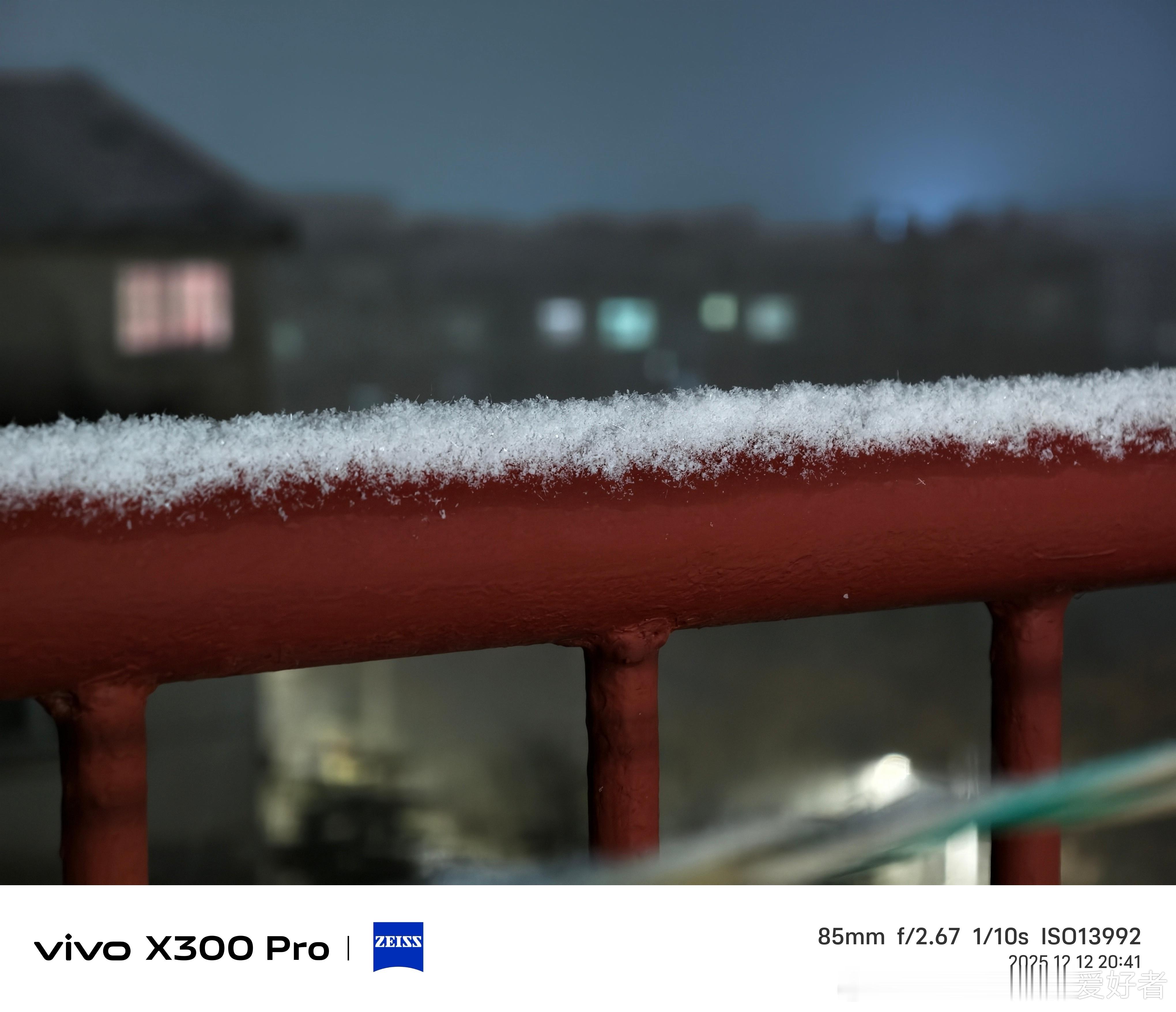 2025年冬天的第一场雪终于轮到临沂了，目前道路已经有积雪，各位出行要注意安全。