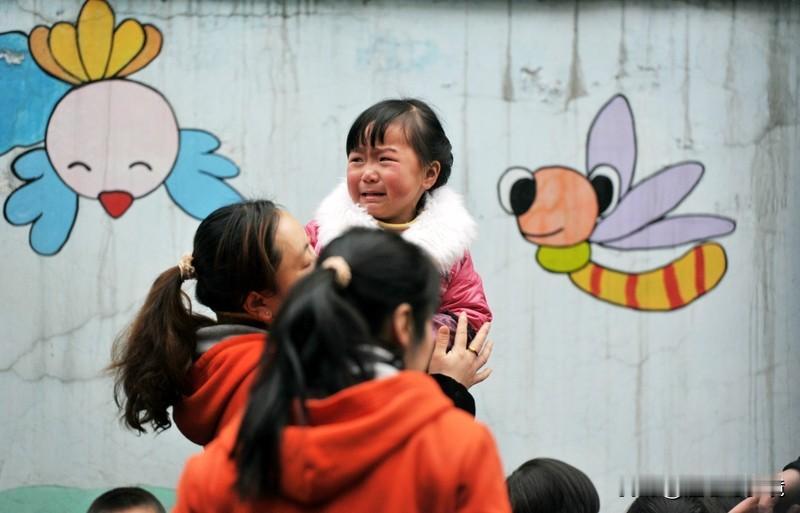 冰窟救人女孩李佳婷获嘉奖宁夏吴忠市同心县13岁女孩李佳婷火啦！12月6日，4岁