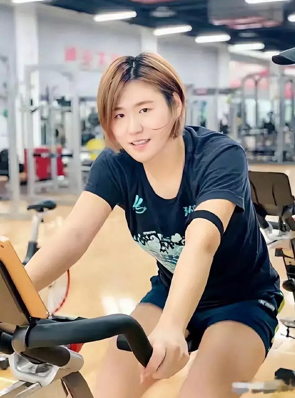 叶诗文的四大择偶要求:1.男方未婚，五官端正，体形匀称，身高1.7米到1.8米左