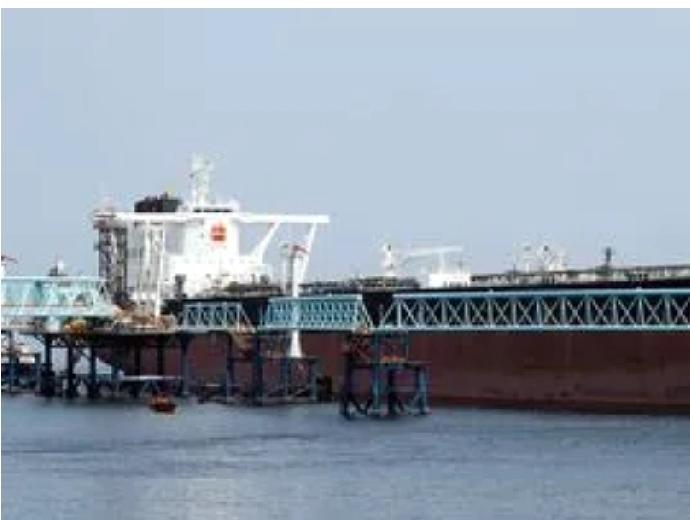 霍尔木兹海峡封死后，日本慌了！不惜用“海上转船”的奇葩方式抢运原油霍尔木兹海