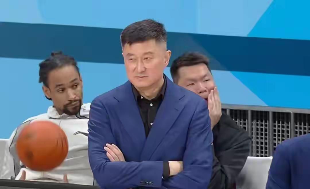 广东男篮为什么会输给宁波男篮？广东球迷纷纷总结，广东男篮现在除了外援打的还可以，
