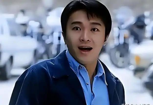 为什么香港黑道没人敢动周星驰？在那个以势压人的年代，几乎每个当红明星都被黑胁迫