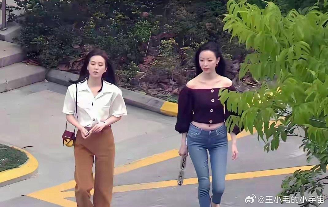 现在才知道倪妮身材的含金量。看一个女人身材到底好不好，就看她穿紧身牛仔裤的效果。