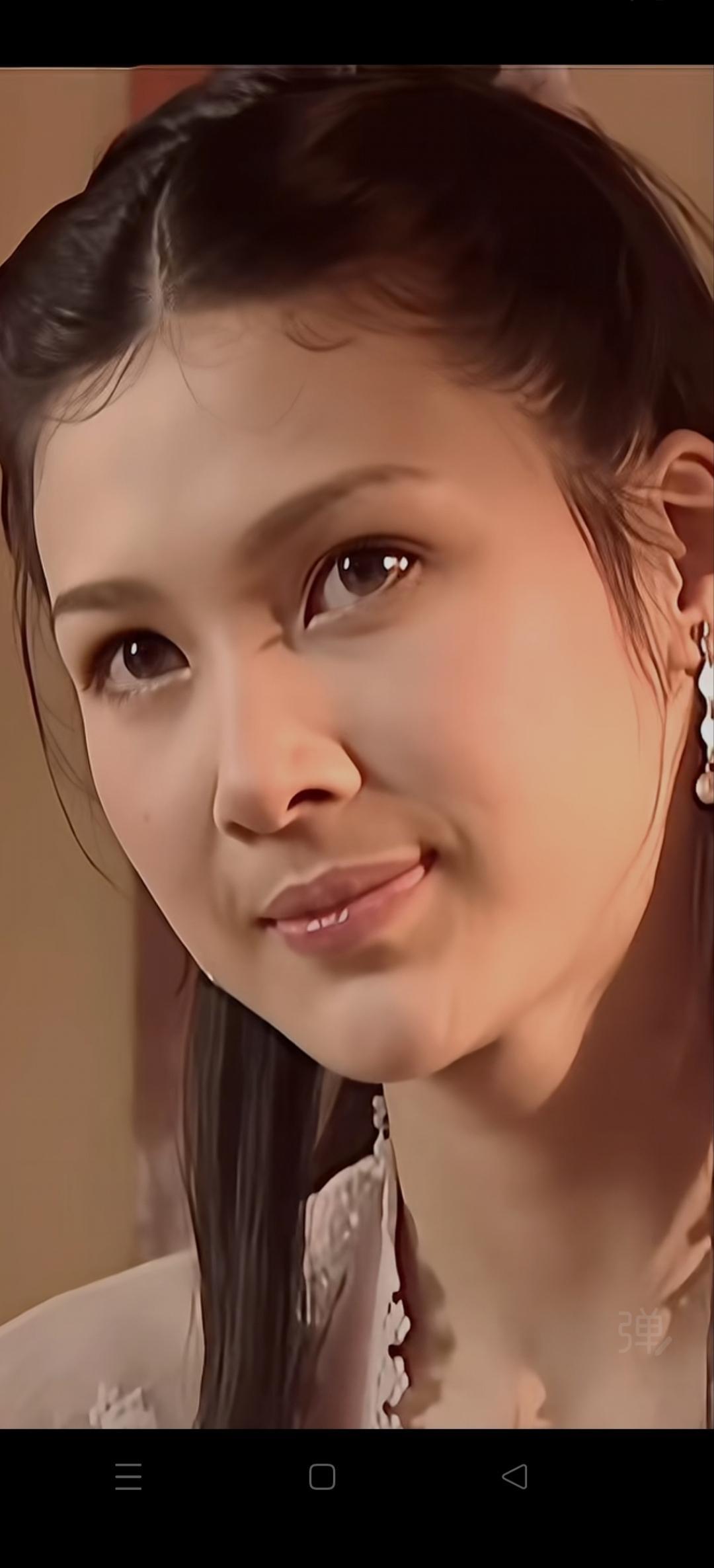 知道为什么《亮剑》重播几百遍，弹幕还在刷“娶妻当娶田雨”吗？因为她美得最“不划