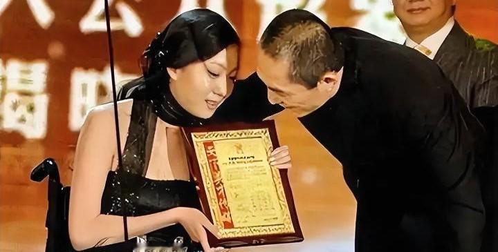 “张艺谋在公开场合反复提起，我最愧疚的不是巩俐，更不是陈婷，而是替我终身瘫痪的她