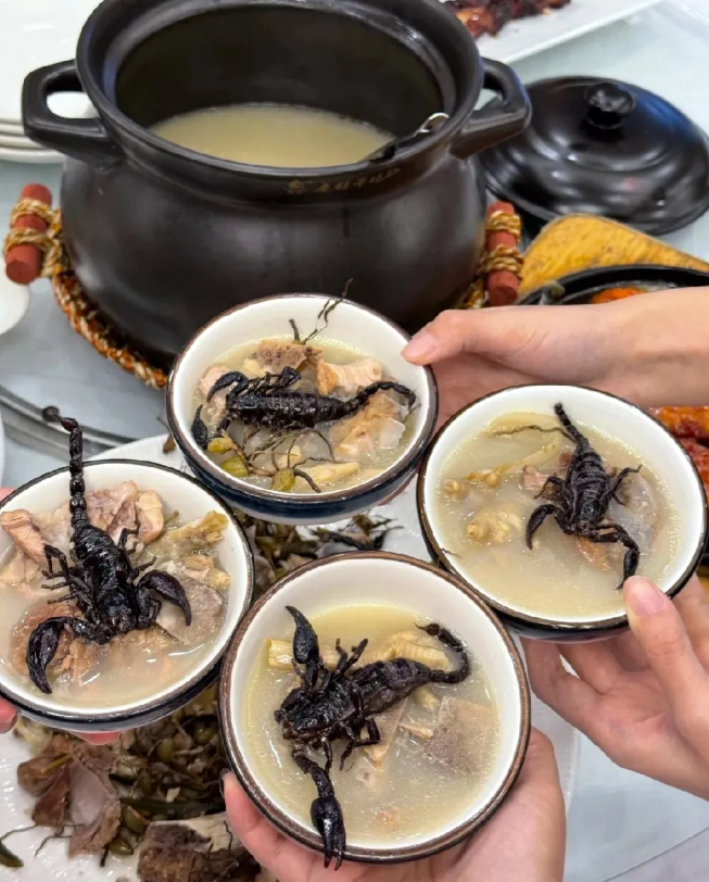 这是哪个地区的地道美食？叫啥呀，看着就流口水，补吗？