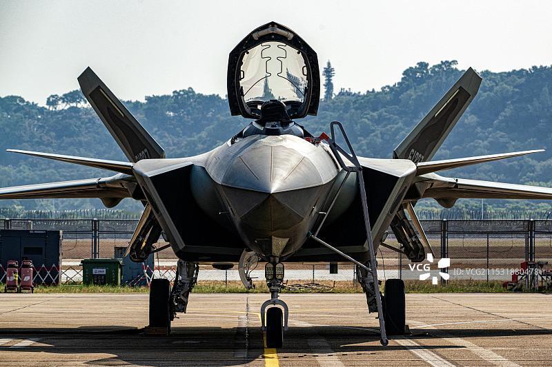 从歼6到歼20！咱们战机越换越猛，对岸咋还抱着老F-16不放？上世纪六十年