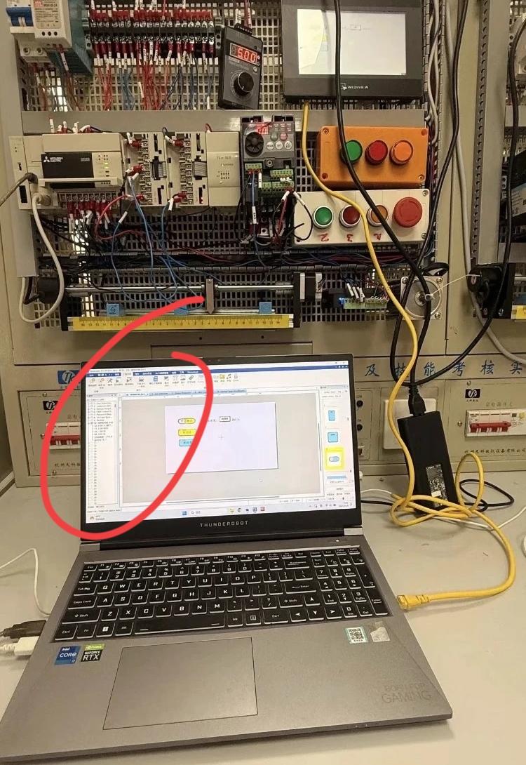 这样子面试招进来的电工应不会轻易辞职了吧！因为厂里招进来的电工没干多久就跑掉了，