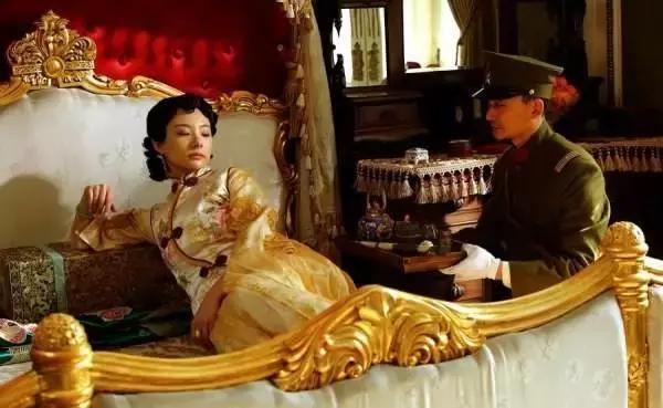 1946年，吉林延吉的一间监狱里，一个浑身恶臭、骨瘦如柴的女人咽了最后一口气。几