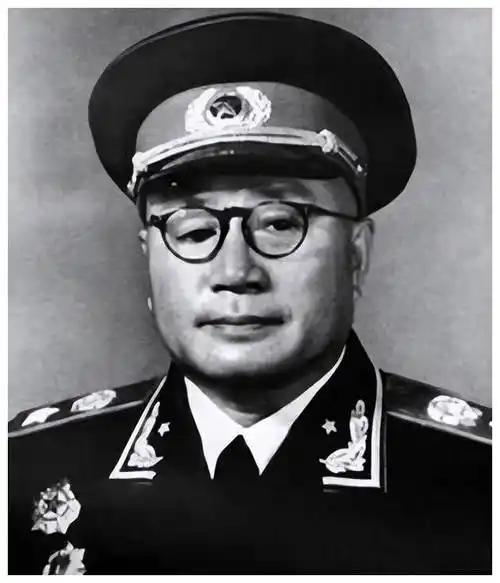 抗美援朝打响前，为何没考虑让刘伯承挂帅？不能考虑，也不敢考虑！ 1950年秋