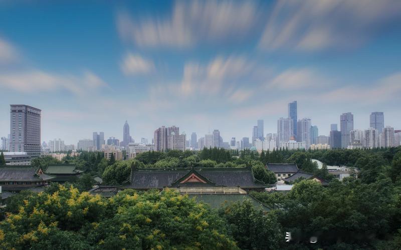 中国四大江南名城其一、扬州（自封为四大江南名城之首）。其二、南京（江南省首府