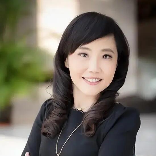 美女主播尹乃菁说：我爸爸是江苏镇江人，1950年随国军撤到台湾，他在大陆的时候，