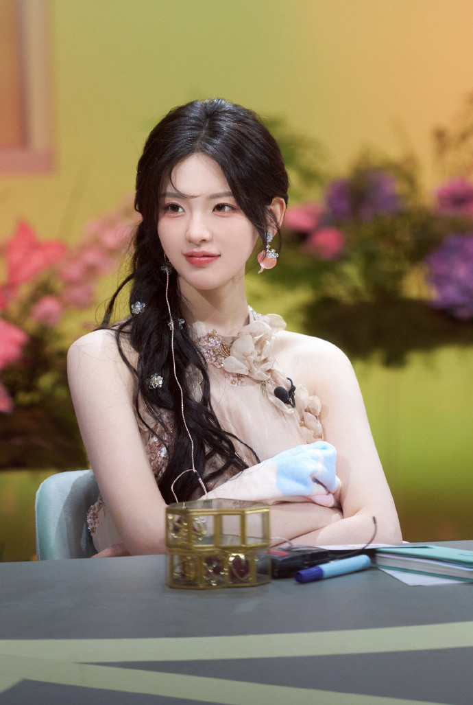 杨超越这组好像花仙子呀