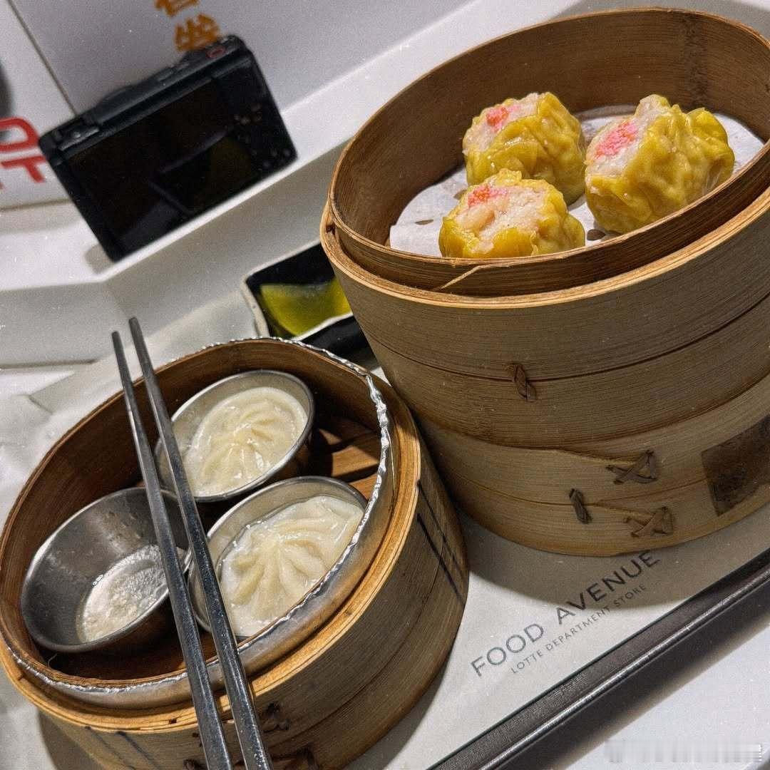 斯瓦泰克晒出在首尔的风景和吃喝，怎么那么像中国[笑着哭]PS：克雷茨科娃/斯尼