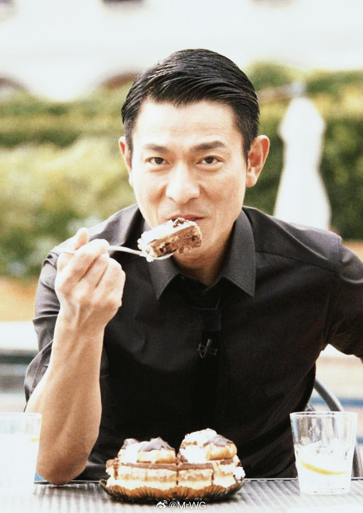 刘德华搭乘花絮去幕后吮指回味，啊呜一口巧克力蛋糕🍰——2010年，刘