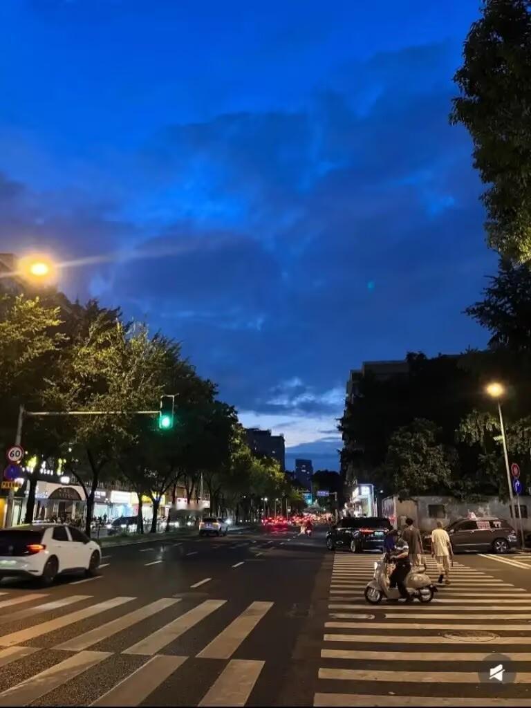 提前通知，都做好心理准备吧，再过8天，也就是9月7号全国各地就正式进入白露