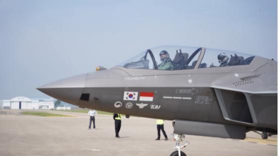 印尼空军买战斗机真是好眼光！先拒了歼-10CE，再签了土耳其“可汗”战斗机，又试