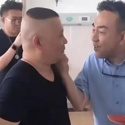 近日，著名相声演员杨议在直播间对郭德纲以及德云社的一些事情评头论足，但是奇怪的是