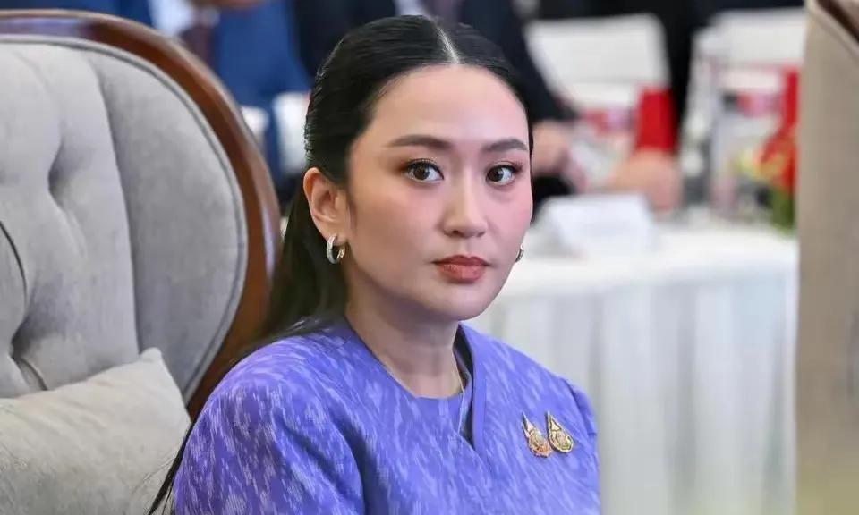 洪森怎么也没想到，年纪轻轻的侄女佩通坦这么厉害，这么难搞定。据报道，佩通坦完成了