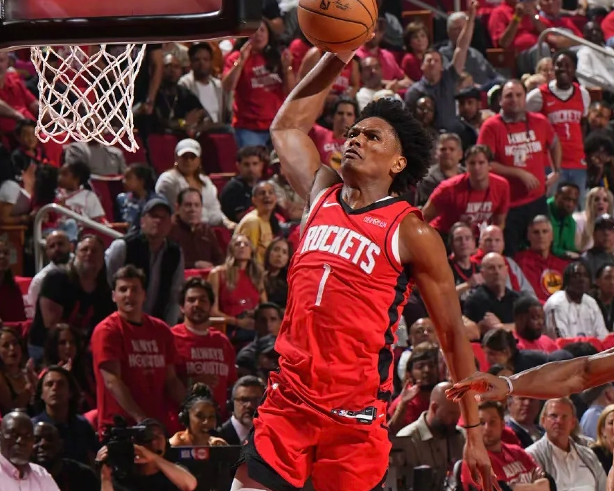 围绕着阿门建队没问题围绕阿门做核心的话，申京就要被交易，打造一星4射的阵容，符