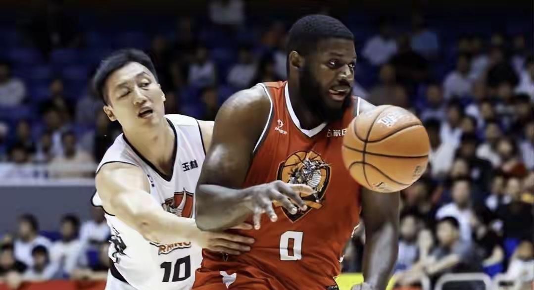中国篮球又出现丑闻，NBA猛将控诉，丢人丢到海外联赛这个夏天中国男篮不断取得好