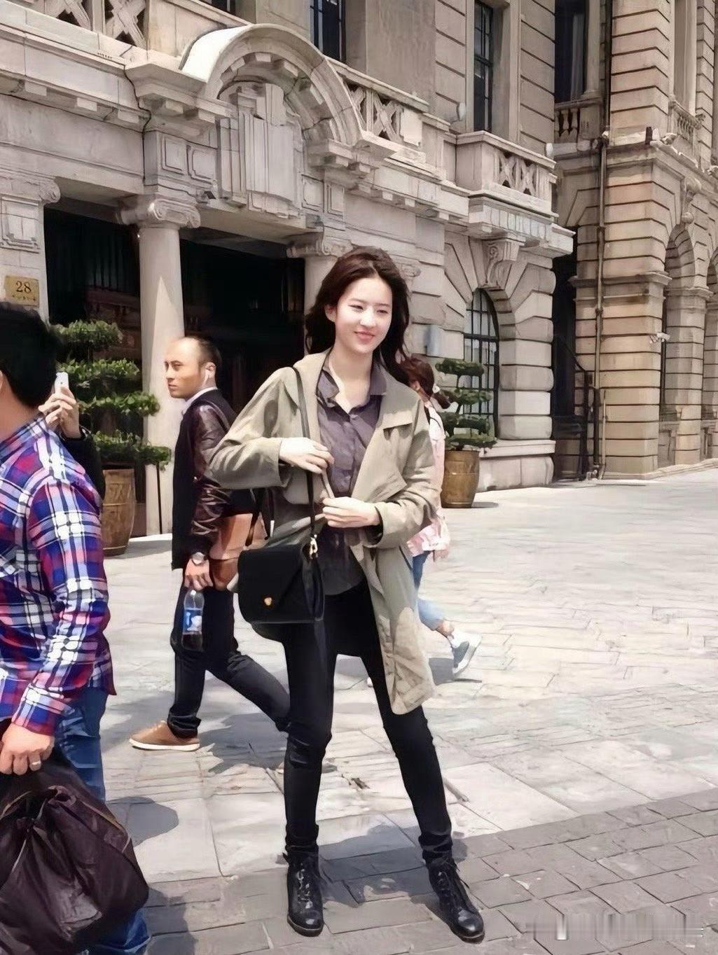 早些年的刘亦菲，颜值堪称逆天。