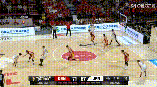 羡慕啊！咱后卫啥时能像日本后卫这样溜大个。看看人家小后卫多灵活、自主进攻性多好