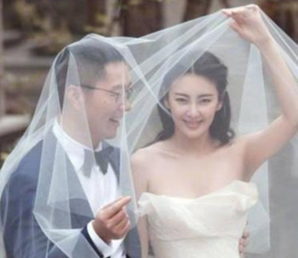 2016年，张雨绮和认识才70天的富商袁巴元很快就结婚了，没多久还生下了一
