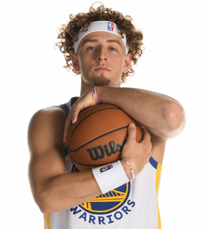 单独聊聊波杰这是他在勇士的第三年虽然这赛季前段时间他的表现非常拉垮但从库里伤病