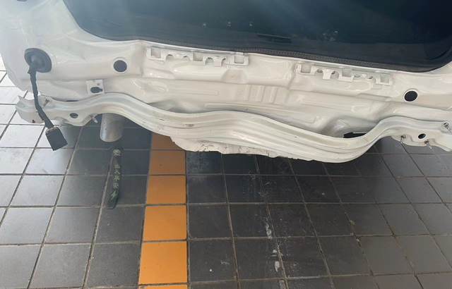 威朗pro就是这么硬气大家都瞅瞅威朗pro的防撞梁，太硬气了，真的是比纸还薄，