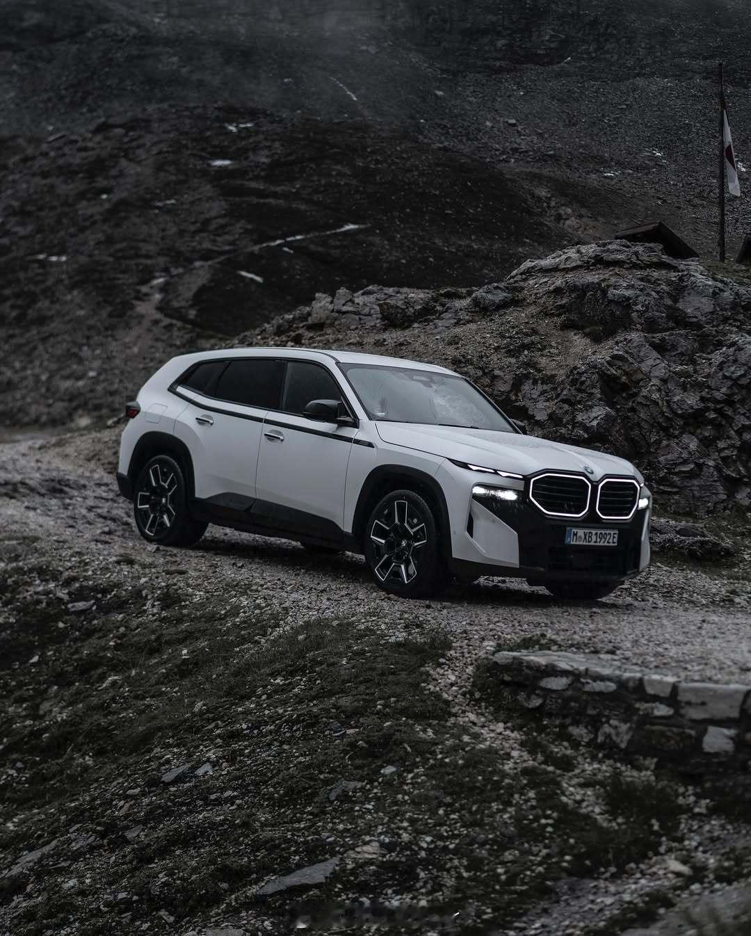 旗舰中的旗舰性能车竟然是一台2.7吨重的插混SUV[doge][doge]​​