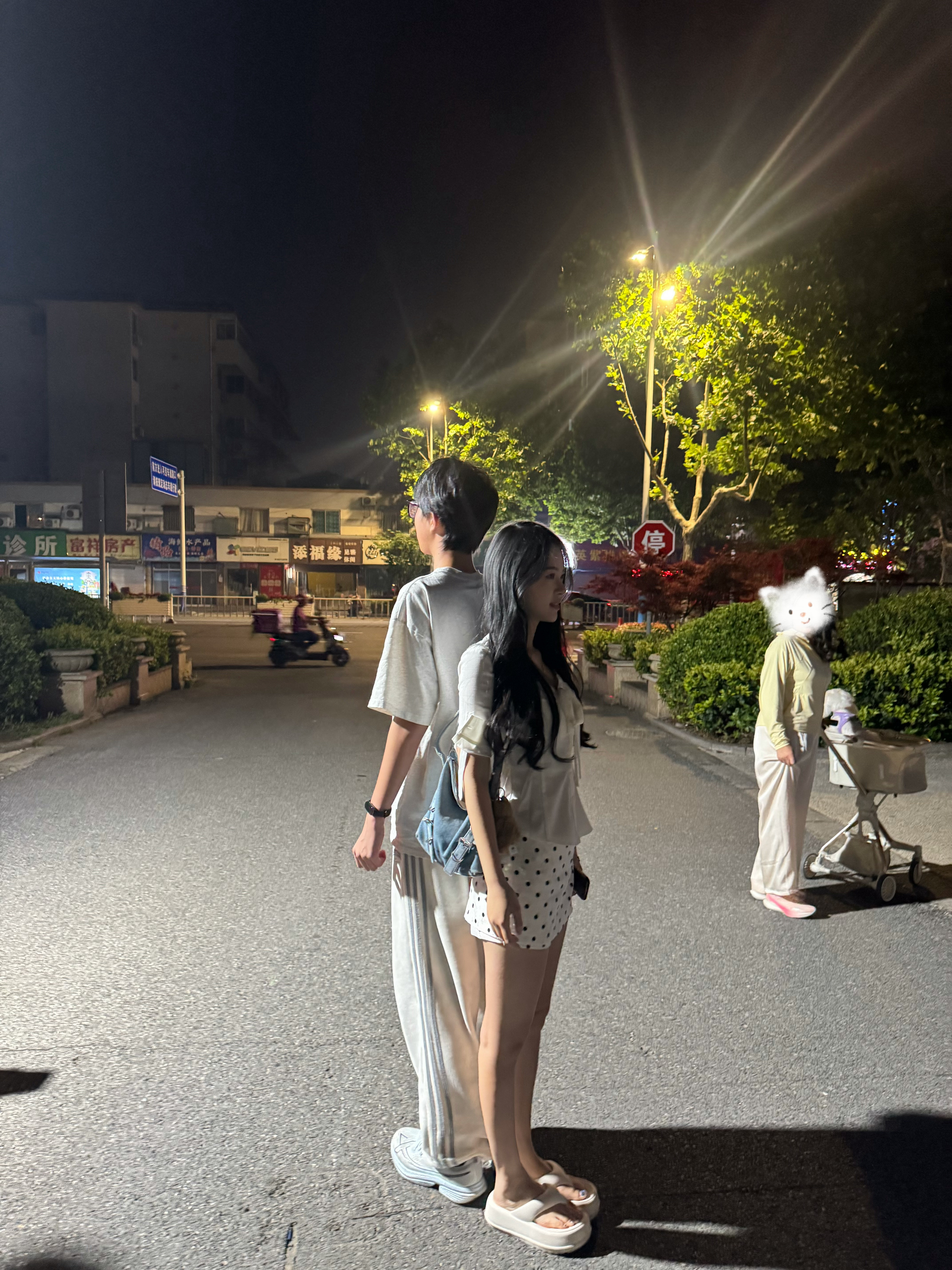 我楞个痘痘吧我表弟那么高了…