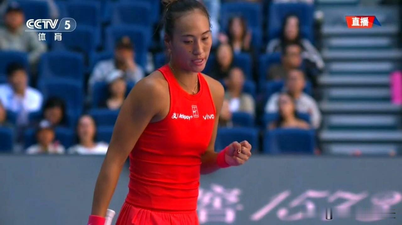 中网这些天可太热闹了，先是16岁的小将孙心然，10月1号那天打到6比1、3比0领