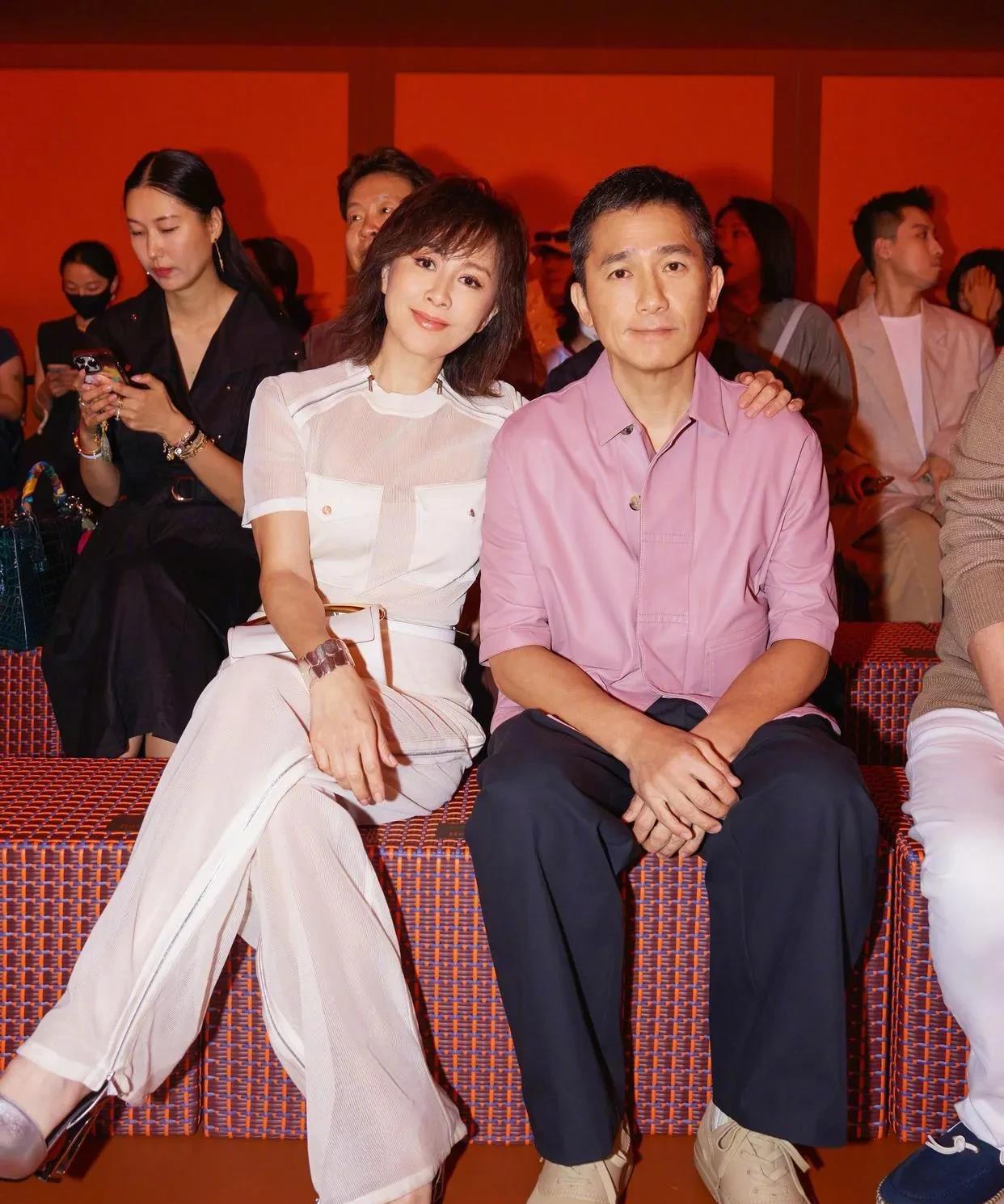 刘嘉玲、梁朝伟现身爱马仕秋冬系列现场，感受时尚与品牌魅力。此次活动是爱马仕邀请
