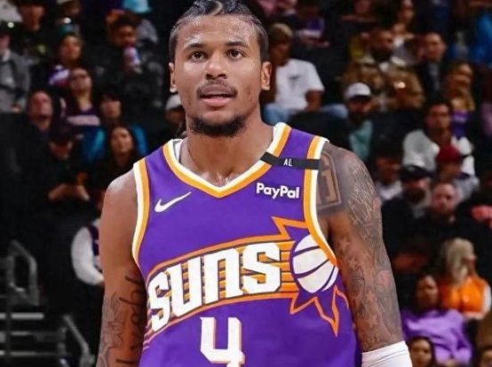 格林就是奥特战术当中最关键的点，太阳很快就能打出联盟顶级进攻在观察9场太阳队的