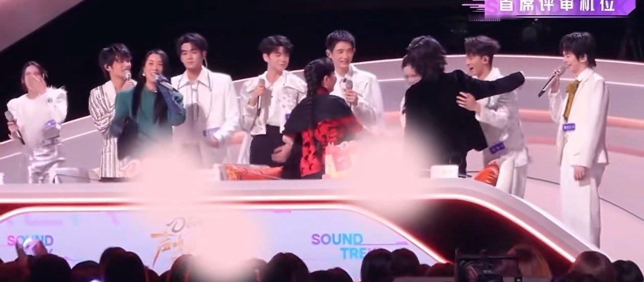 声鸣远扬十二连冠声鸣远扬完美收官啦！《声鸣远扬2025》十二连冠傲立综艺之巅，