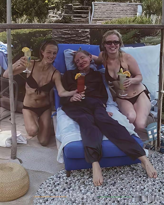 被这张照片惊呆了，想不到霍金（全身瘫痪的人，甚至都不会说话）居然还有如此的爱好。