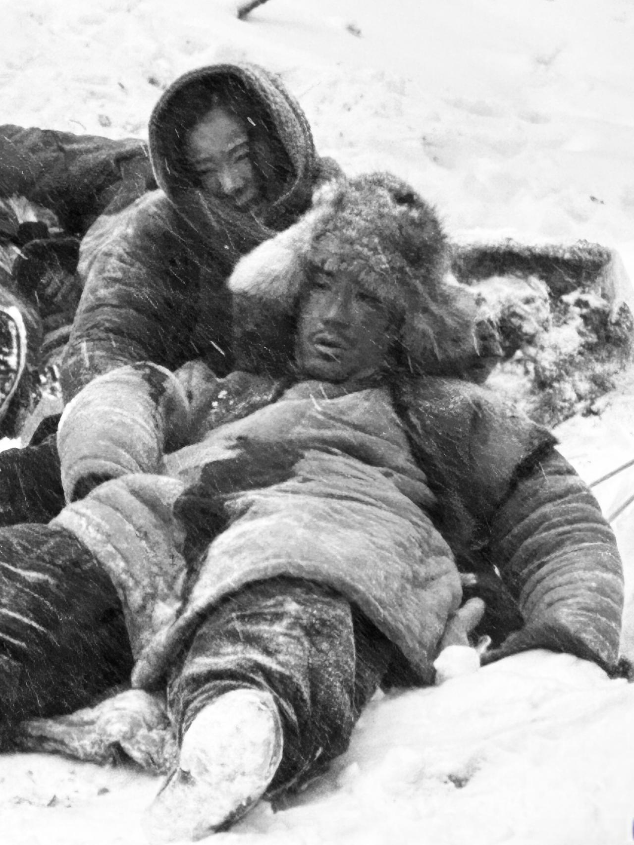 1940年，日军用棉花裹住马蹄偷袭八路军团部，三百人悄无声息摸到村口，一匹拉炮的