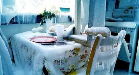 基辅断电断暖冰灾末日基辅的冰灾末日是什么样子据目击者和当地频道报道，第一段