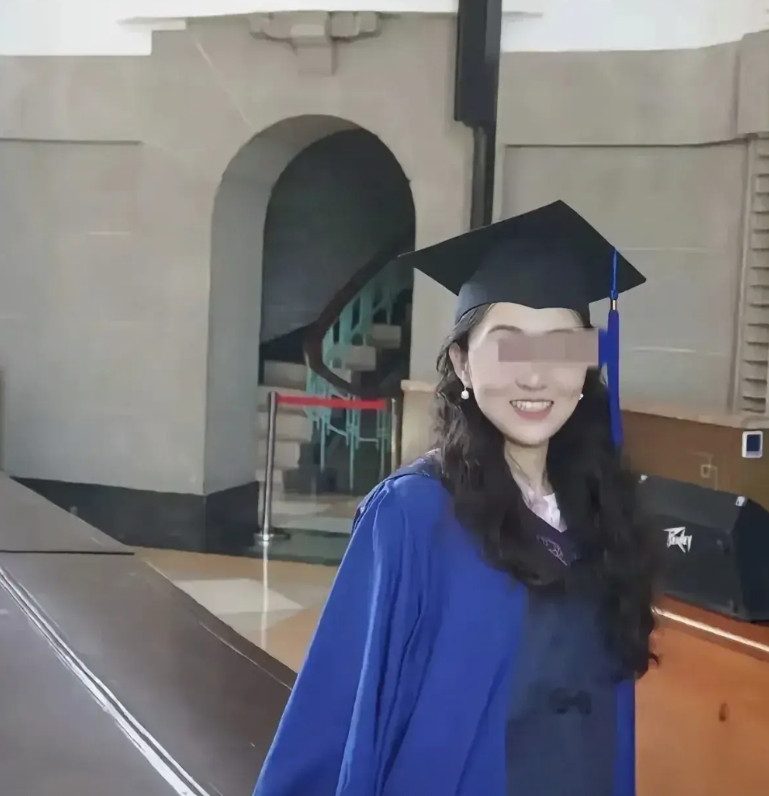 杨景媛要笑不出来了，她小瞧了网友的战斗力，网友们你发一封邮件我发一封邮件，势必要