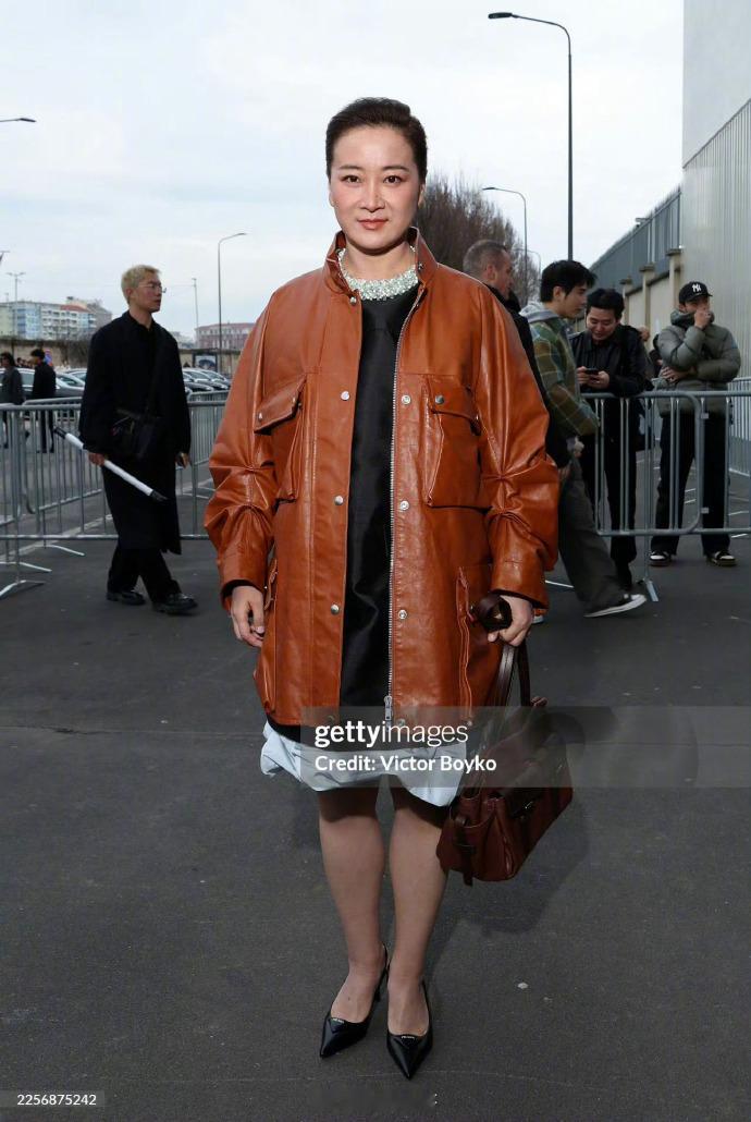 贾玲参加时装周的生图来了，差点没认出来