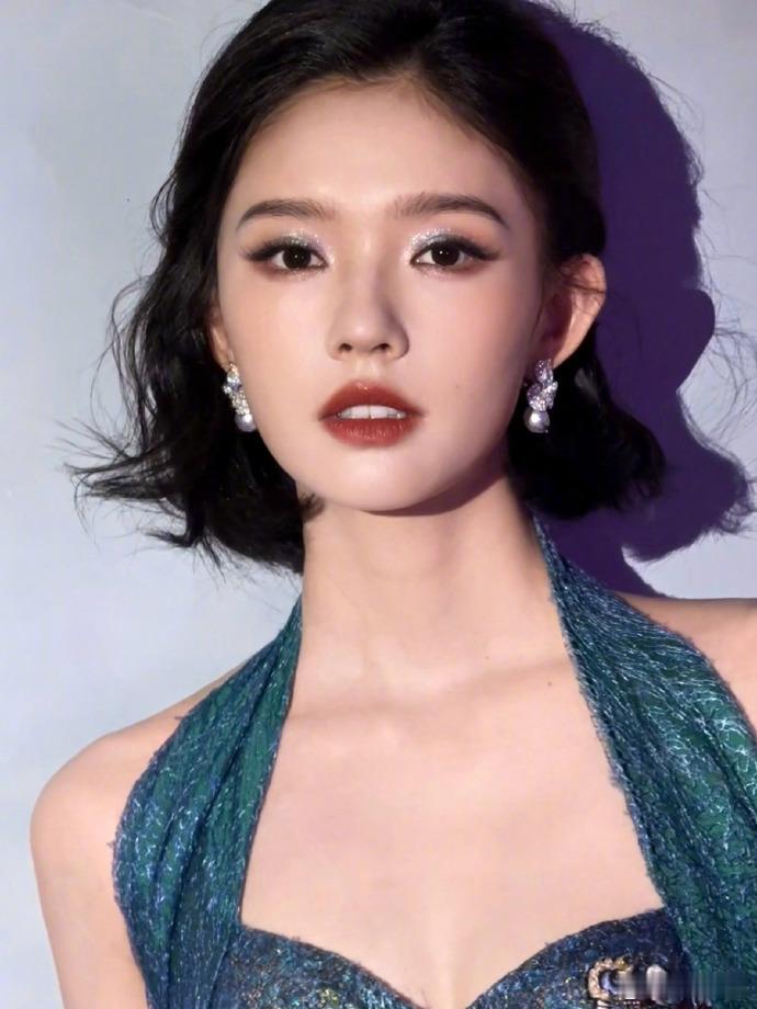 林允蓝色妖姬妆林允这出图速度好快！一连发了四条，好宠啊诡秘[爱心]是谁还没被这