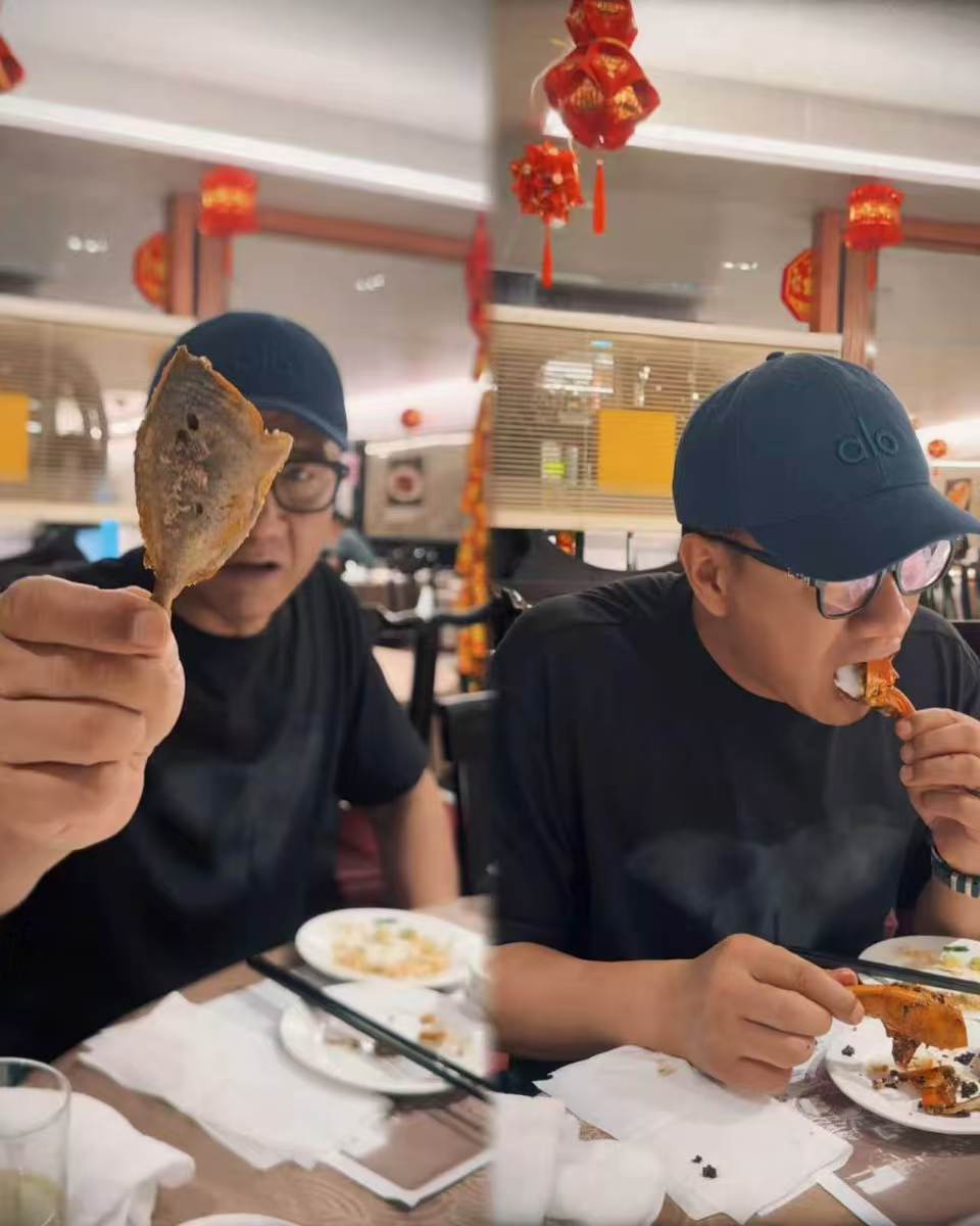 胡军香港美食vlog算吃播吗胡军回忆偶遇成龙秒变蹭饭现场谁能料到荧幕里气场十足的