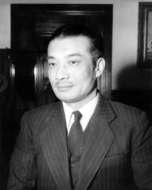 1949年，梅汝璈拒绝南渡，坚定留在北京，1966年，更是遭受到巨大磨难，小将们