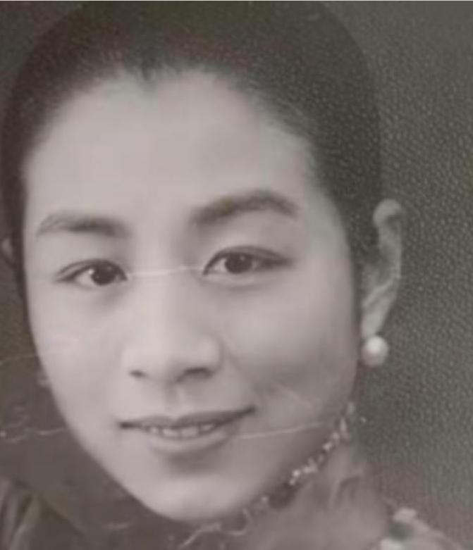 1947年，57岁海关总署署长张福运，与17岁的养女发生关系。不久后养女怀孕，
