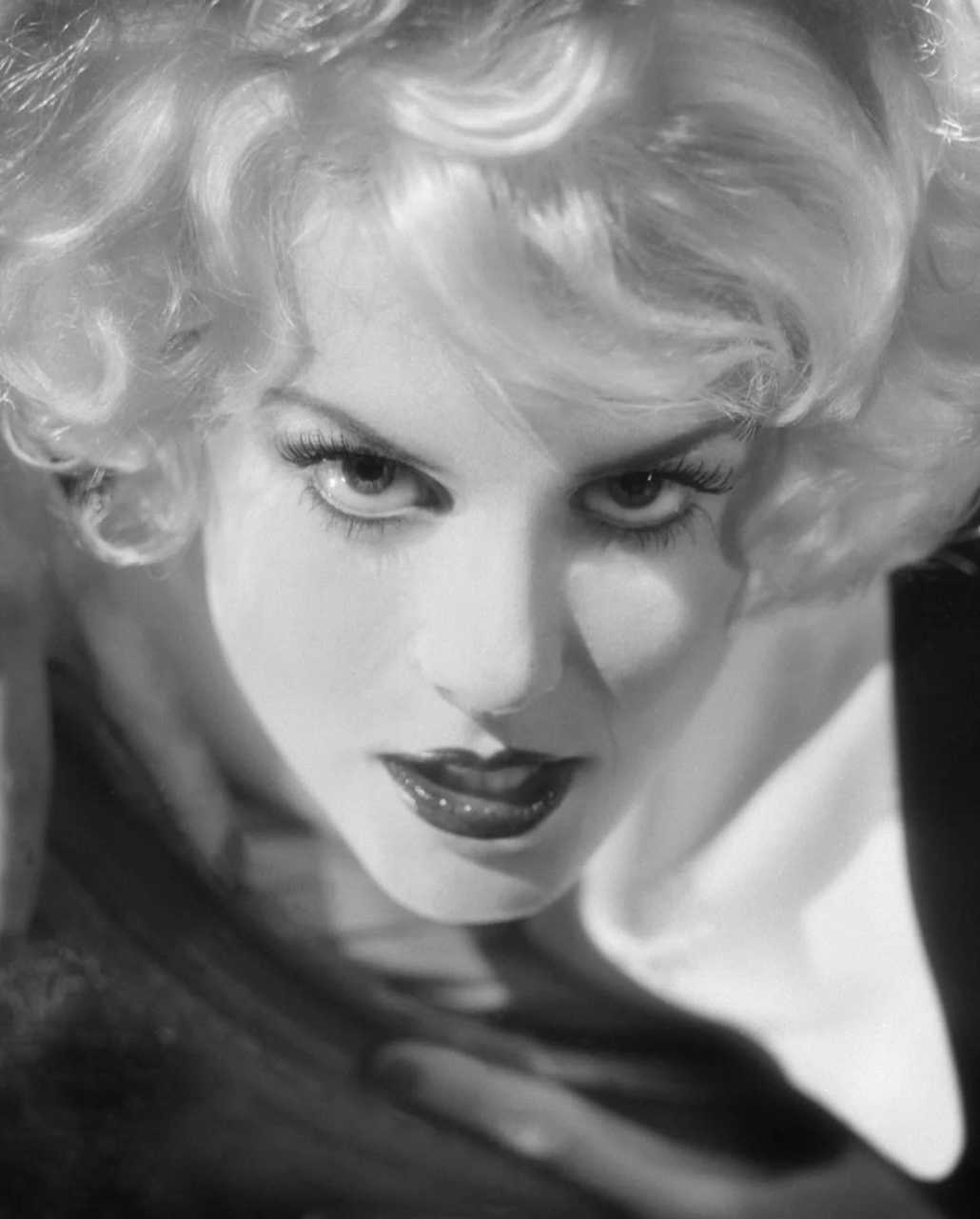 【来自投稿】1994年，妮可·基德曼（NicoleKidman）的黑白照片。摄