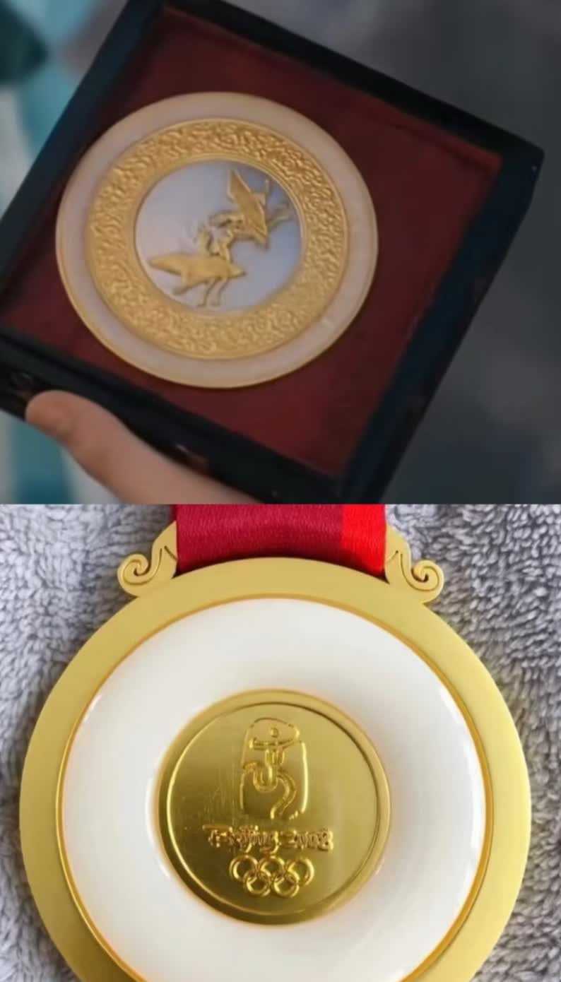小乔给魏劭的是奥运金牌小乔送魏劭的护心镜竞是奥运金牌同款！金镶玉的造型神